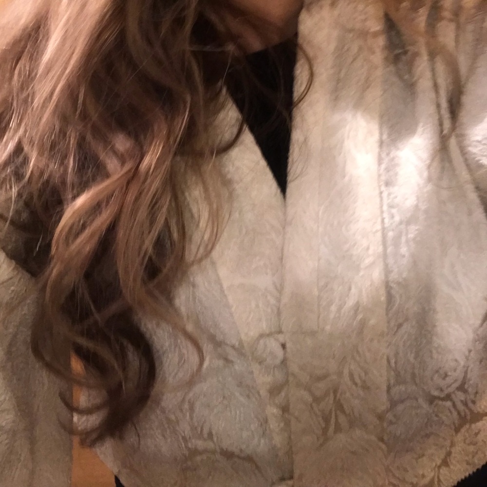 White/cream textured crop blazer! - Picture 8 of 8